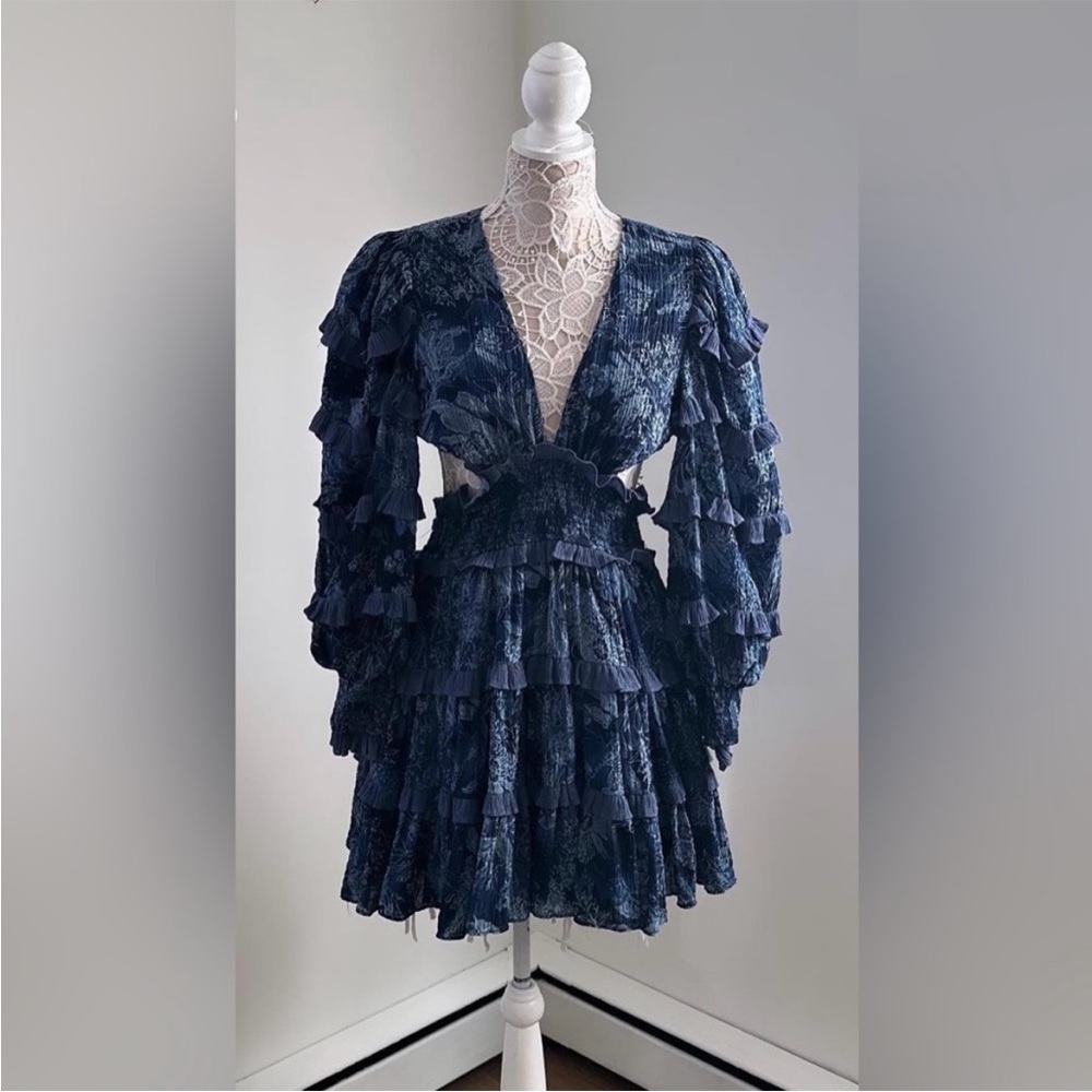 Elliatt ruffle long sleeve mini dress, size L. EUC